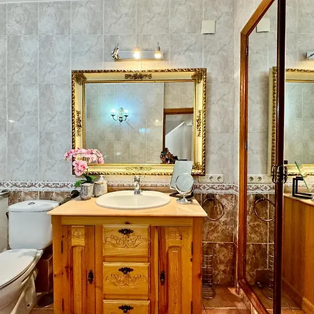 Three Gems Center - Eaw Homes Apartamento