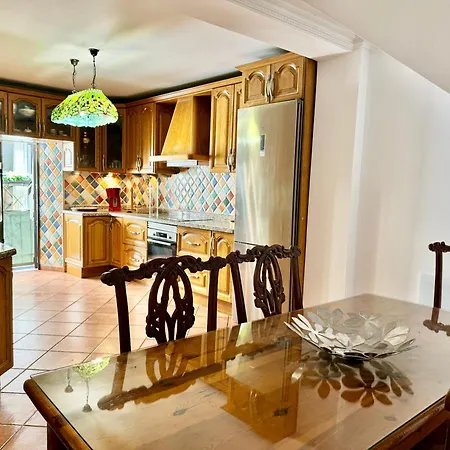 Three Gems Center - Eaw Homes Apartamento *