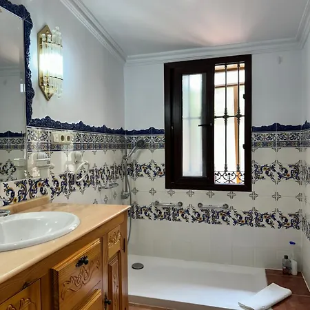 Three Gems Center - Eaw Homes Appartement Marbellac