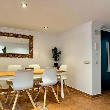 Three Gems Center - Eaw Homes Appartement Marbellac