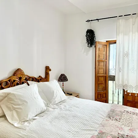 Three Gems Center - Eaw Homes Apartment
