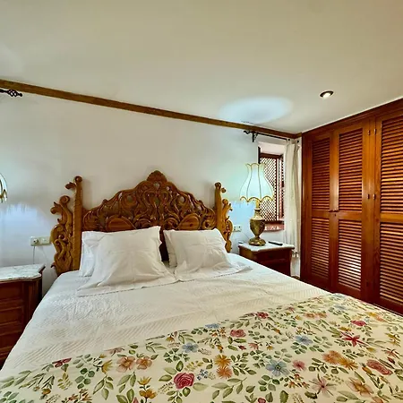 Three Gems Center - Eaw Homes Apartamento *