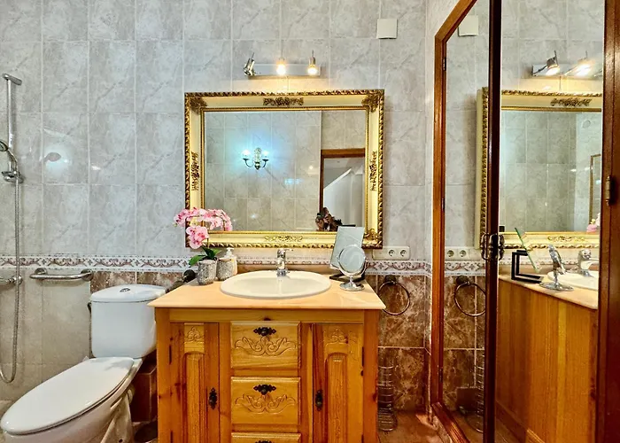 Three Gems Center - Eaw Homes Appartamento