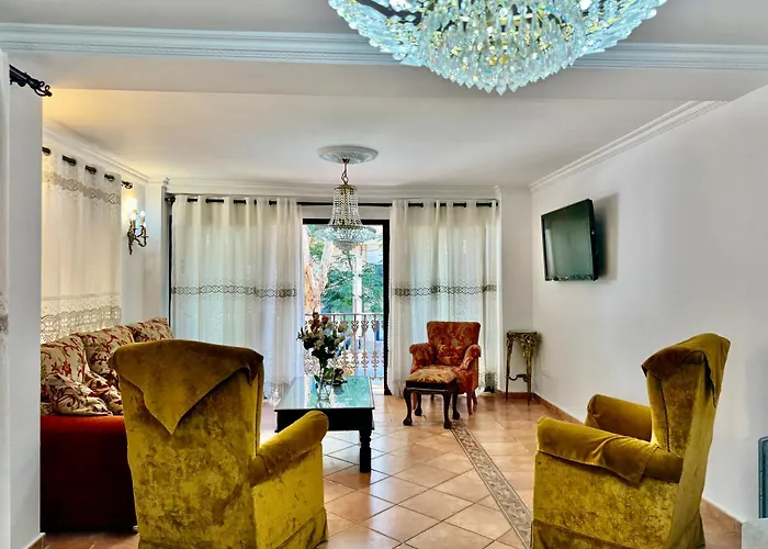 Three Gems Center - Eaw Homes