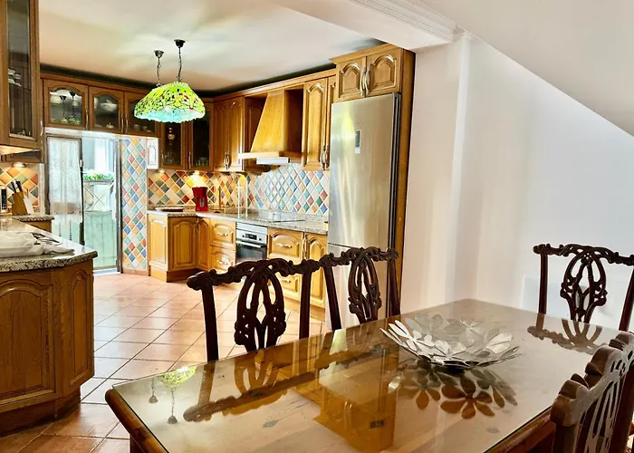 Three Gems Center - Eaw Homes Appartamento *