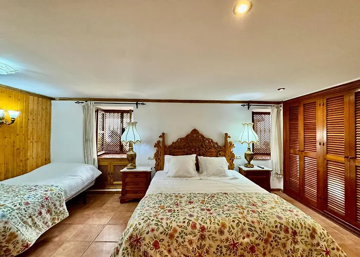 Three Gems Center - Eaw Homes Marbella