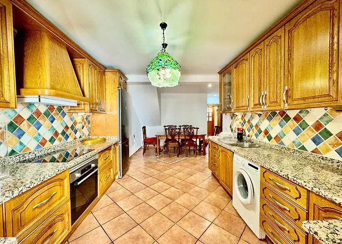 Three Gems Center - Eaw Homes Apartment