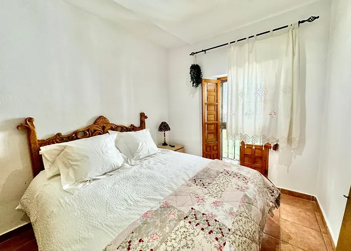 Three Gems Center - Eaw Homes *