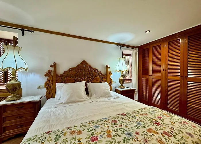 Three Gems Center - Eaw Homes Appartamento *