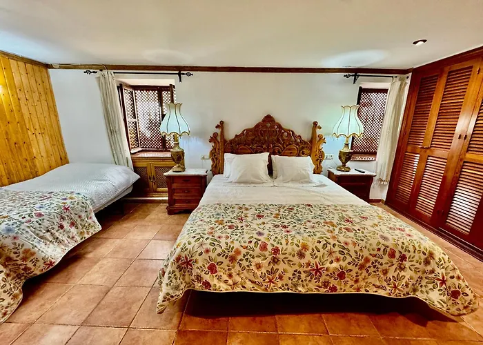 Three Gems Center - Eaw Homes *