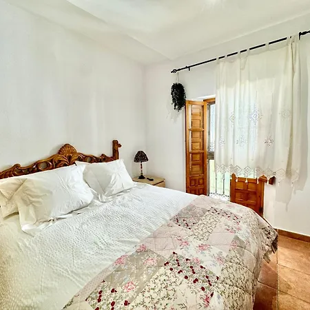 Three Gems Center - Eaw Homes *