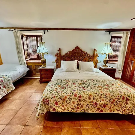 Three Gems Center - Eaw Homes *